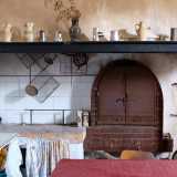 Quest�ultimo ambiente conserva un bel camino...